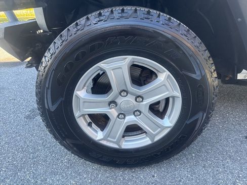 Used 2019 Jeep Wrangler Unlimited Sport S image 10