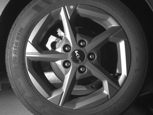 Used 2025 Kia K4 LXS image 15