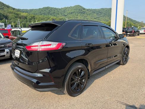 Used 2023 Ford Edge SE w/ Black Appearance Package AWD/4WD image 4