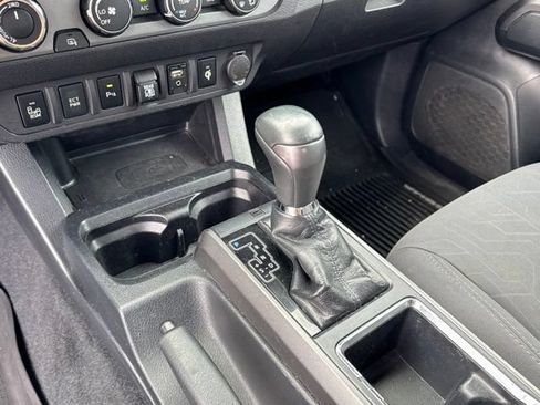 Used 2019 Toyota Tacoma TRD Off-Road w/ Technology Package AWD/4WD image 31