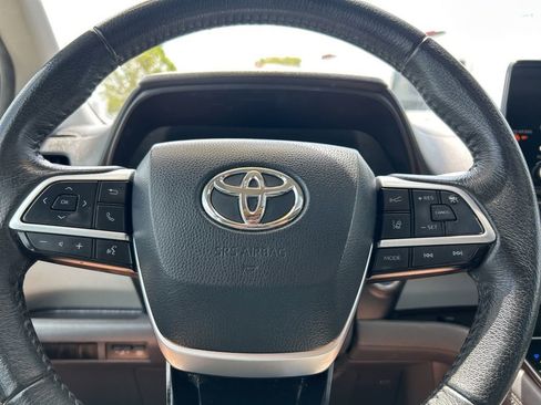 Used 2023 Toyota Sienna XLE image 16