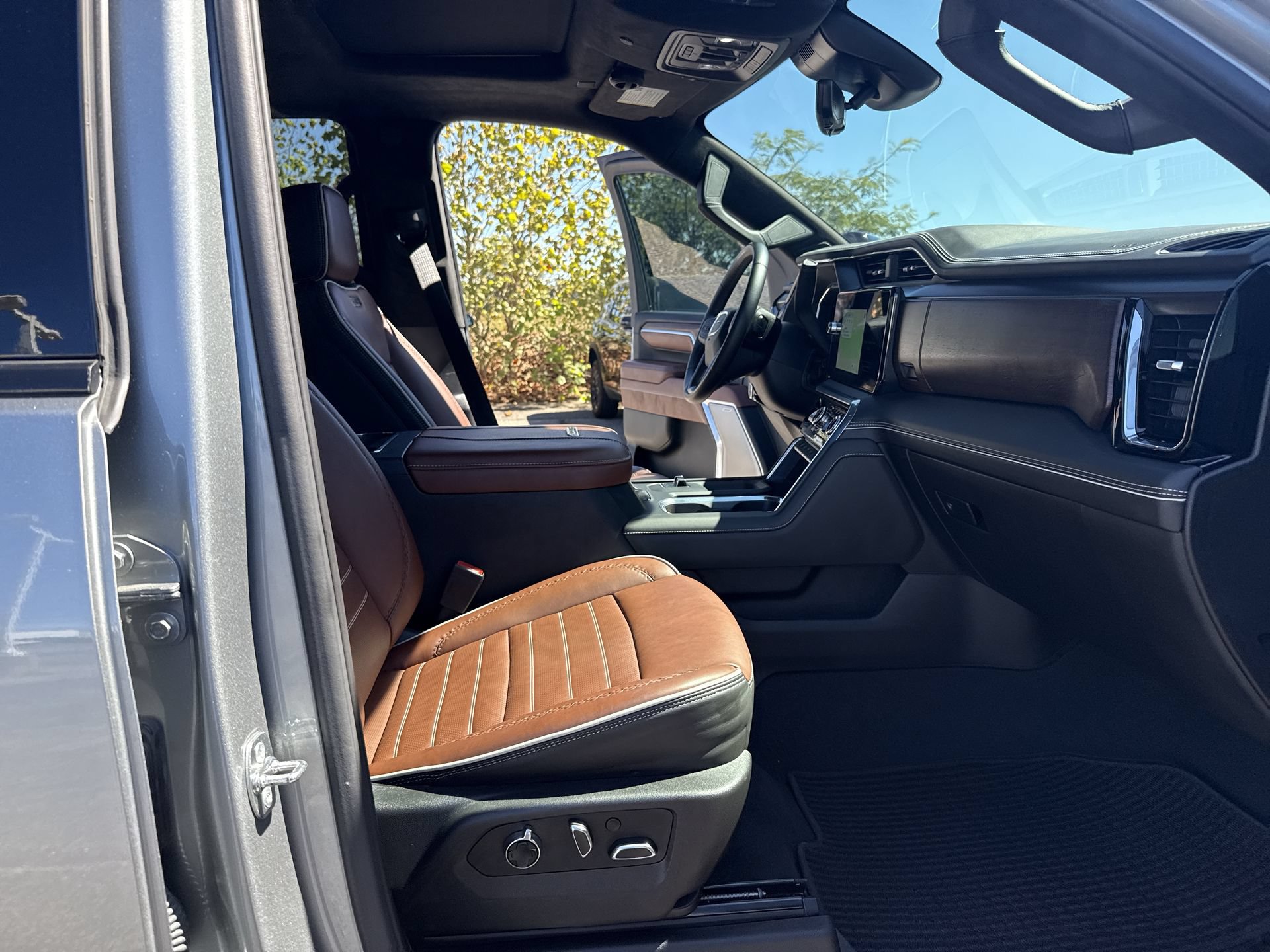 Certified 2025 GMC Sierra 3500 Denali Ultimate AWD/4WD image 35