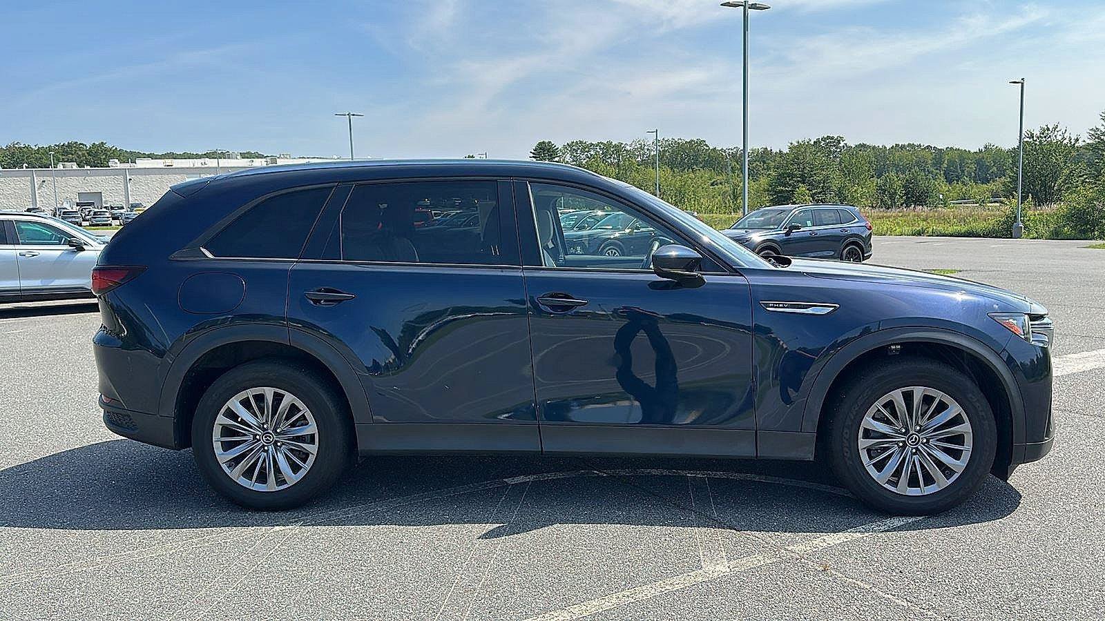 Used 2024 MAZDA CX-90 Plug-In Hybrid w/ Preferred AWD/4WD image 4