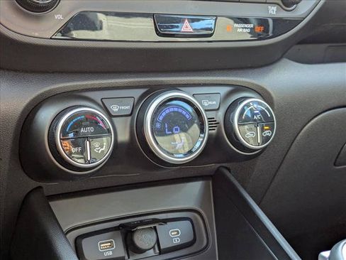 Used 2024 Hyundai Venue SEL FWD image 15