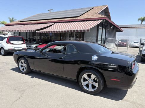 Used 2016 Dodge Challenger SXT RWD image 11