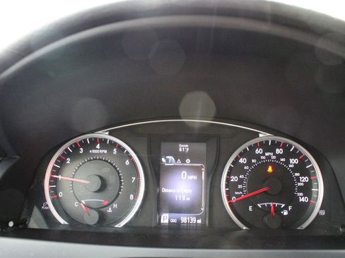 Used 2015 Toyota Camry SE FWD image 33