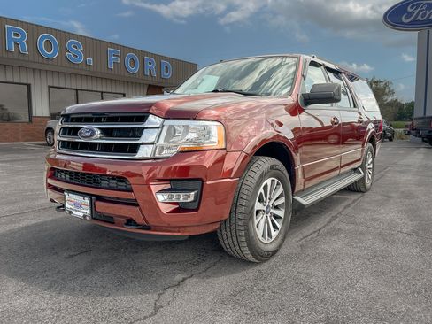 Used 2017 Ford Expedition EL XLT w/ Equipment Group 202A AWD/4WD image 2