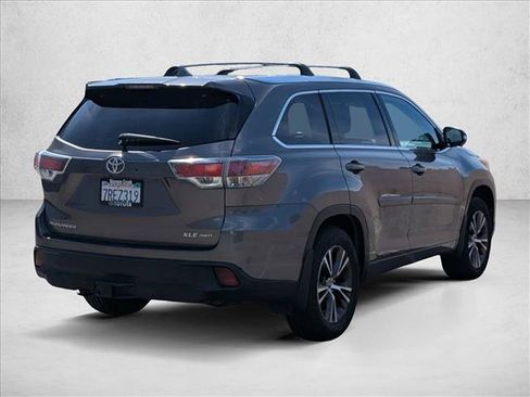 Used 2016 Toyota Highlander XLE AWD/4WD image 5