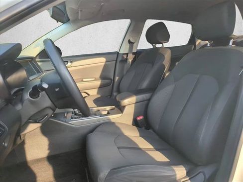 Used 2018 Kia Optima LX w/ 17" Alloy Wheels Package FWD image 21