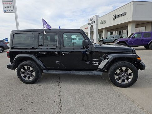 Used 2020 Jeep Wrangler Unlimited Sahara image 8