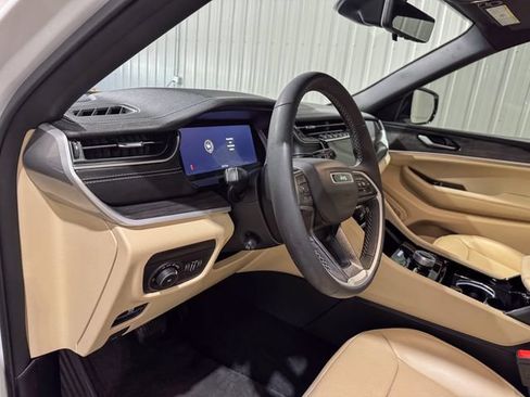 Used 2023 Jeep Grand Cherokee L Limited w/ Luxury Tech Group II AWD/4WD image 12