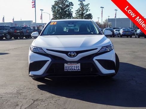 Certified 2021 Toyota Camry SE image 3