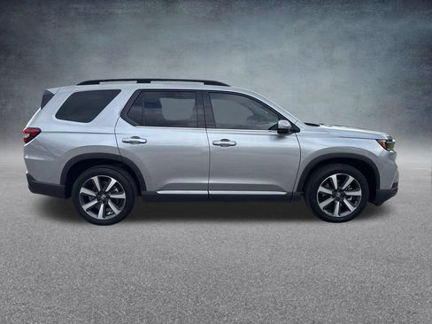 Used 2023 Honda Pilot Touring image 6