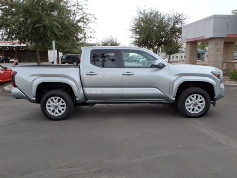 Certified 2025 Toyota Tacoma SR5 AWD/4WD image 3