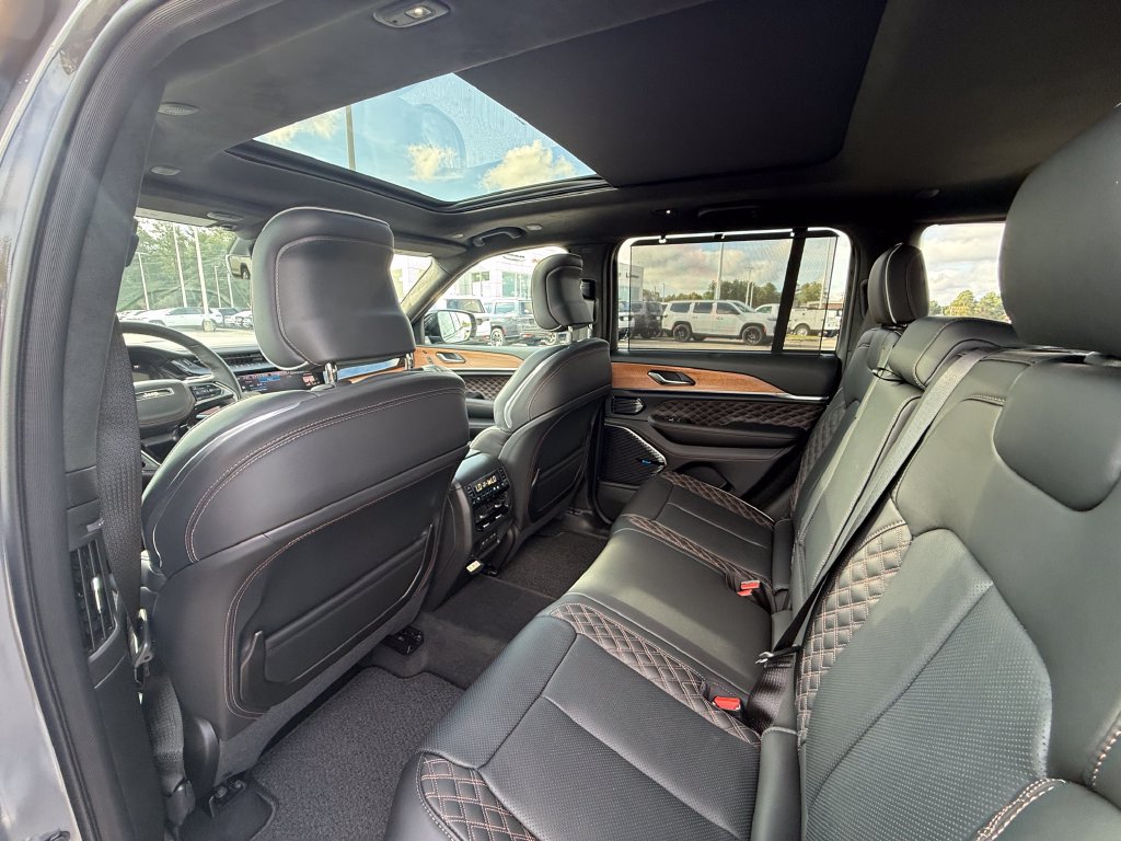 New 2027 Jeep Grand Cherokee Summit AWD/4WD image 23