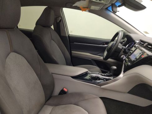 Used 2020 Toyota Camry LE image 21