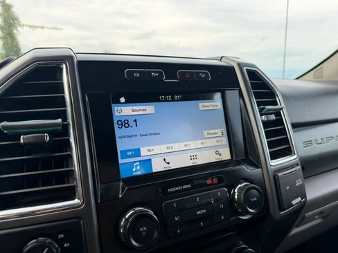 Used 2017 Ford F250 XLT w/ XLT Premium Package AWD/4WD image 12