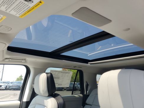 New 2026 Lincoln Navigator Reserve AWD/4WD image 10
