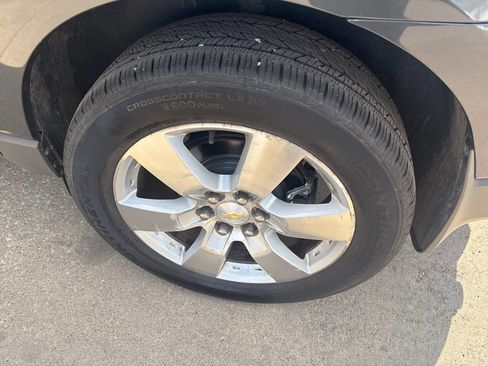 Used 2011 Chevrolet Traverse LTZ FWD image 7