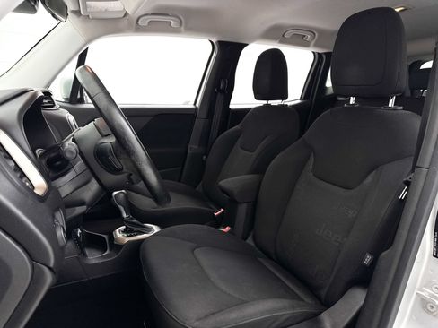 Used 2015 Jeep Renegade Latitude FWD image 17