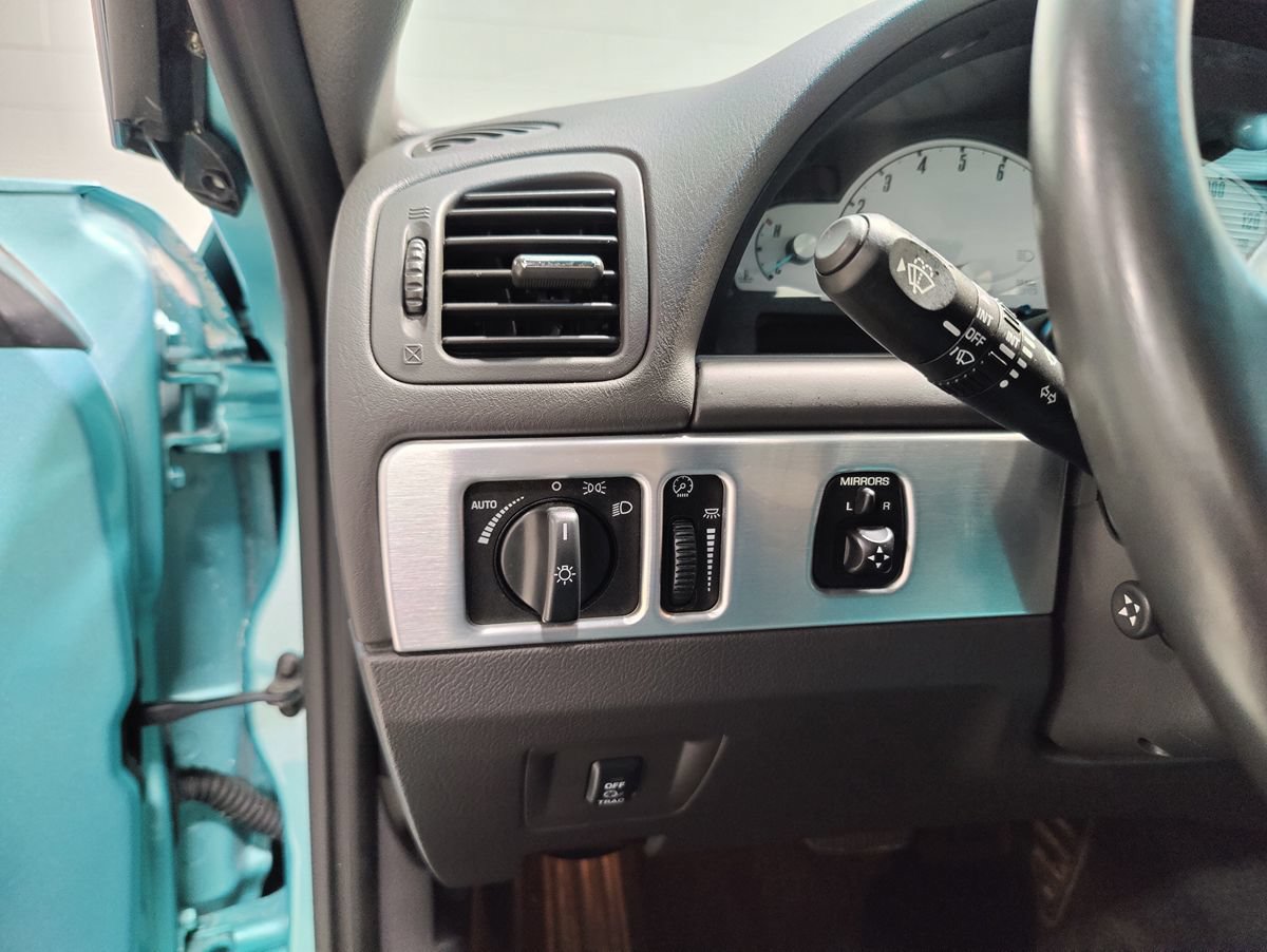 Used 2002 Ford Thunderbird RWD image 26
