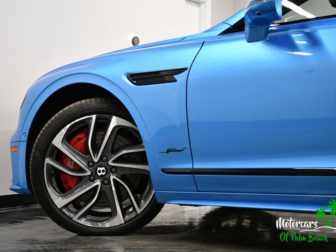 Used 2025 Bentley Flying Spur Plug-In Hybrid image 6