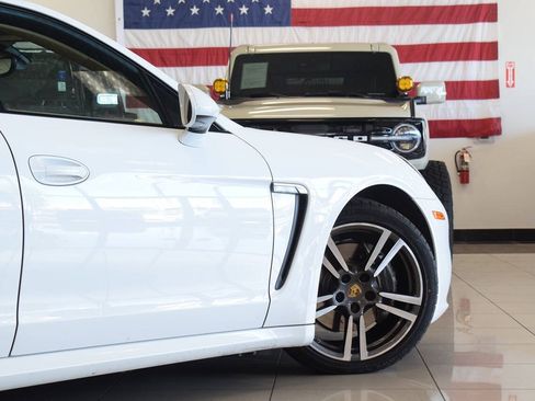 Used 2016 Porsche Panamera AWD/4WD image 36