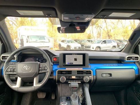 Used 2025 Toyota Tacoma TRD Off-Road image 32