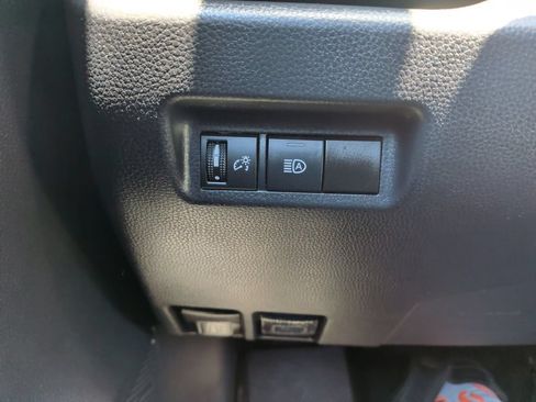 Used 2021 Toyota RAV4 XLE AWD/4WD image 28