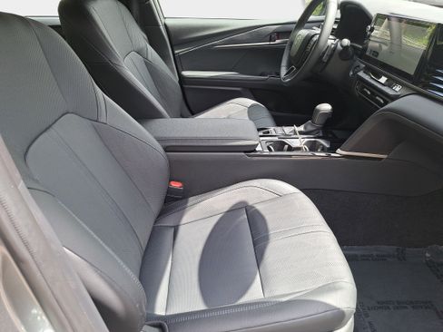 Used 2025 Toyota Camry XSE FWD image 10