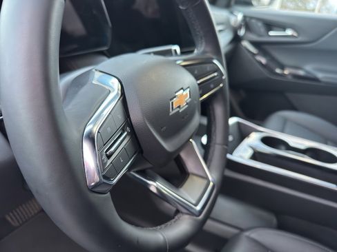 Used 2025 Chevrolet Equinox LT w/ Convenience Package II image 11