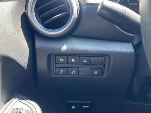 Used 2020 Nissan Versa S FWD image 13