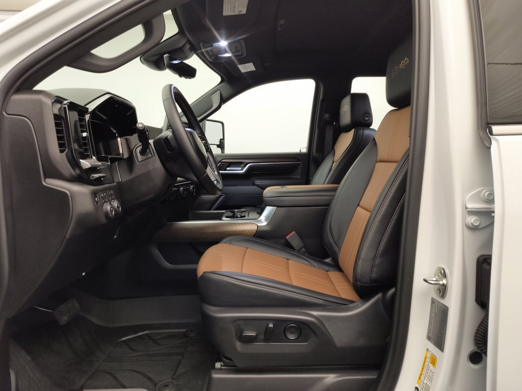 Used 2026 Chevrolet Silverado 3500 High Country w/ Technology Package AWD/4WD image 5