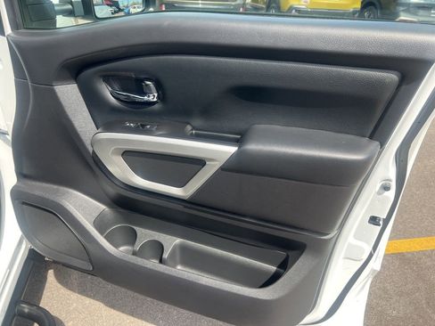 Used 2024 Nissan Titan SV w/ SV Convenience Package image 22
