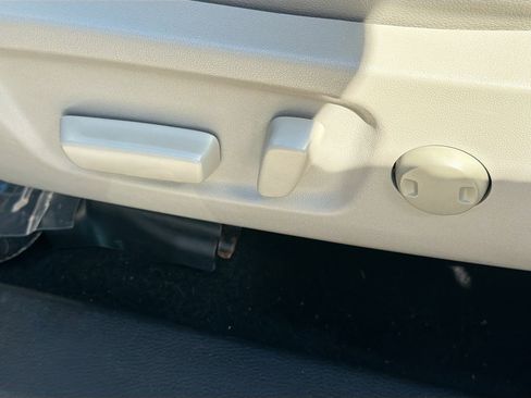 Used 2015 Toyota Highlander Plus image 24