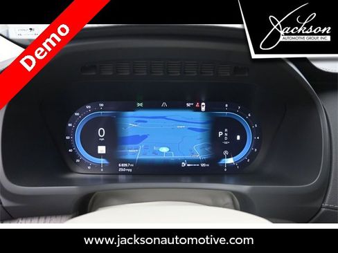 Used 2025 Volvo XC90 B5 Ultra w/ Lounge Package image 10