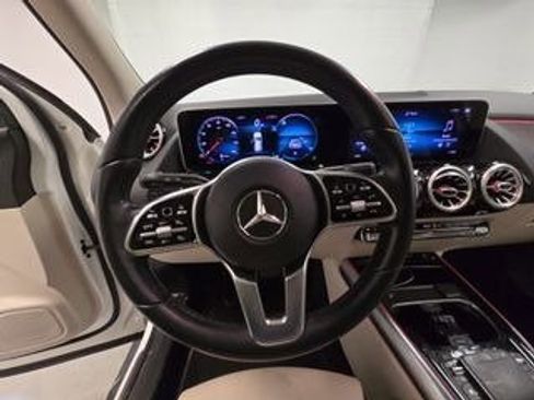Used 2021 Mercedes-Benz GLA 250 4MATIC w/ Premium Package image 4