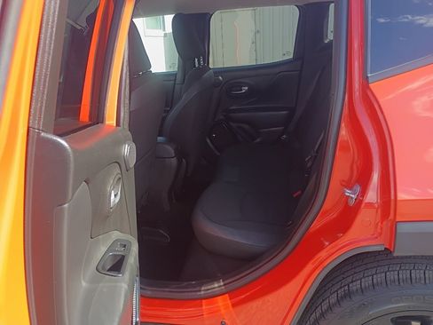 Used 2017 Jeep Renegade Latitude AWD/4WD image 10
