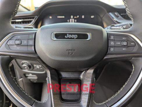 New 2026 Jeep Grand Cherokee Limited w/ Luxury Tech Group II AWD/4WD image 14