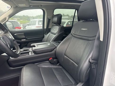 Used 2025 Ford Expedition Max Platinum AWD/4WD image 9