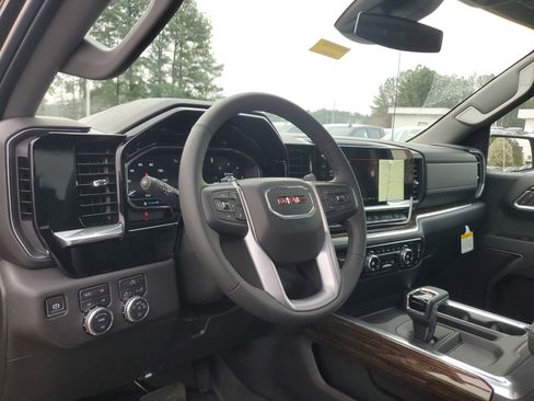New 2025 GMC Sierra 1500 Elevation image 20