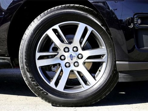 Used 2024 Ford Expedition Max XLT image 2