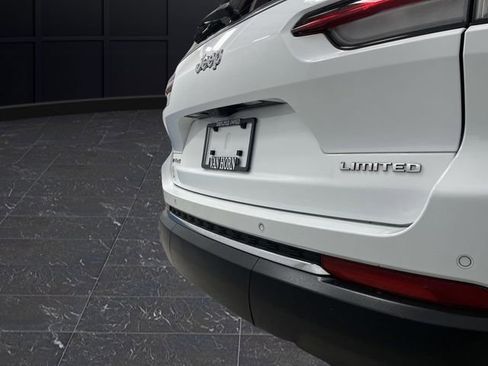 Used 2023 Jeep Grand Cherokee L Limited image 35