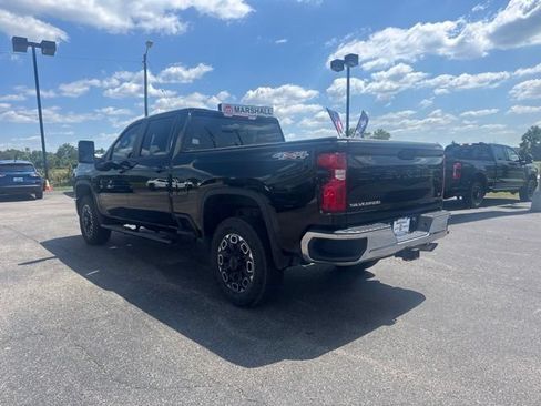 Used 2024 Chevrolet Silverado 2500 LT w/ Convenience Package AWD/4WD image 3