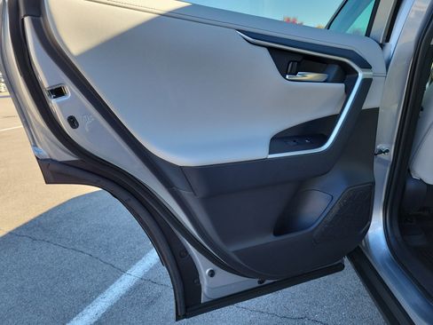 Used 2025 Toyota RAV4 Limited image 12