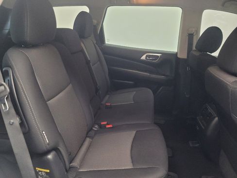 Used 2020 Nissan Pathfinder SV image 19