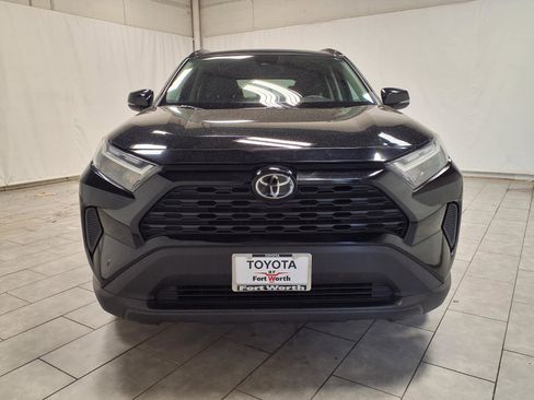 Used 2022 Toyota RAV4 XLE FWD image 2