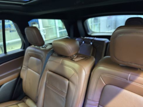 Used 2023 Lincoln Aviator Reserve w/ Equipment Group 201A image 11