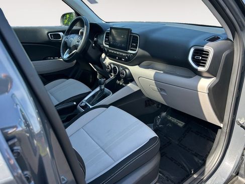 Certified 2025 Hyundai Venue SEL FWD image 26