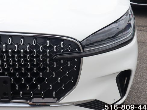Used 2026 Lincoln Aviator AWD image 9